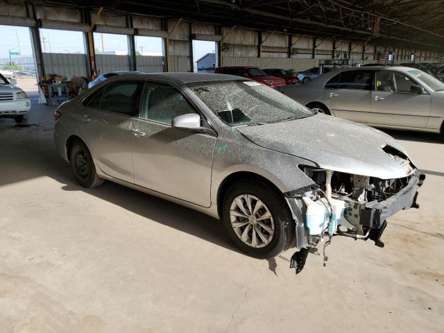 4T1BF1FKXGU134566 - 2016 TOYOTA CAMRY LE SILVER photo 4