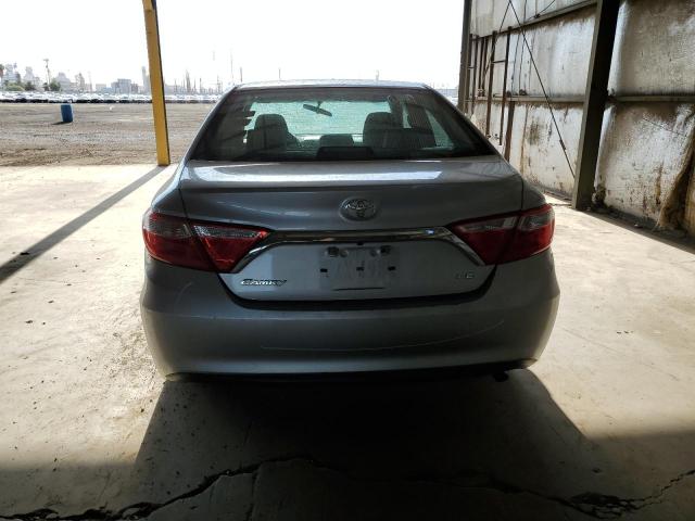 4T1BF1FKXGU134566 - 2016 TOYOTA CAMRY LE SILVER photo 6