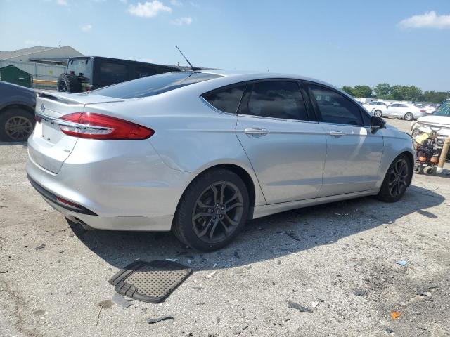 3FA6P0H75JR114137 - 2018 FORD FUSION SE 银色 照片 3