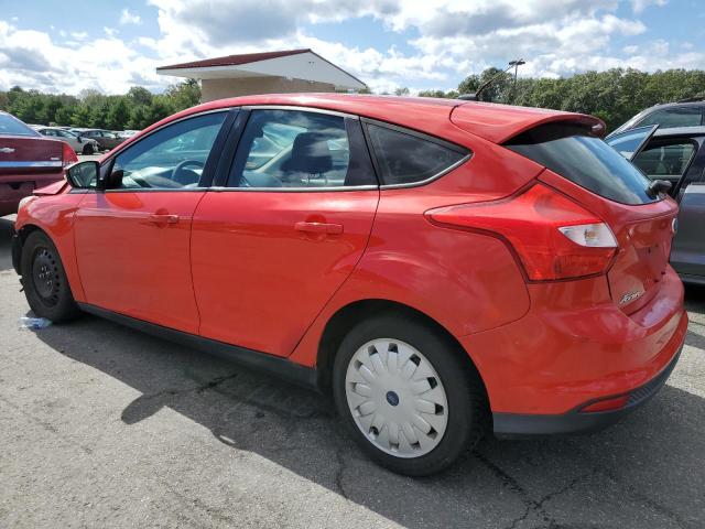 1FAHP3K2XCL116927 - 2012 FORD FOCUS SE RED photo 2