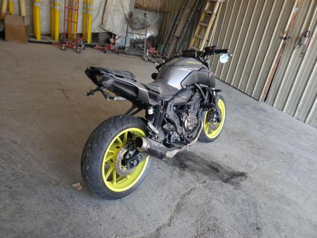 JYARM27E7JA000318 - 2018 YAMAHA MT07 GRAY photo 4