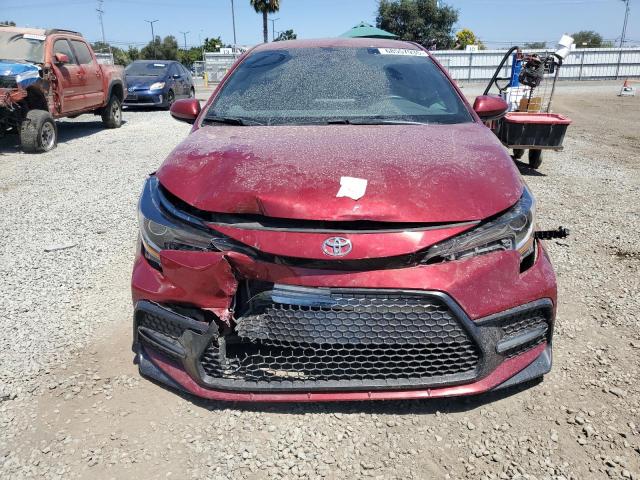 5YFM4MCE8NP129346 - 2022 TOYOTA COROLLA SE წითელი ფოტო 5
