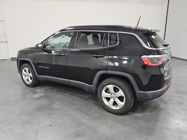 3C4NJDBB4JT239323 - 2018 JEEP COMPASS LATITUDE შავი ფოტო 2