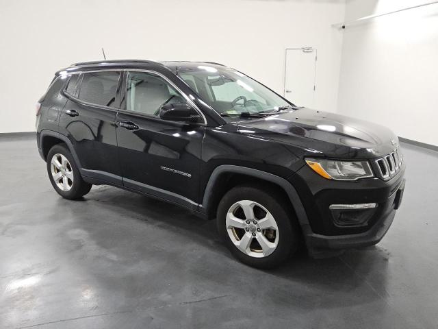 3C4NJDBB4JT239323 - 2018 JEEP COMPASS LATITUDE შავი ფოტო 4