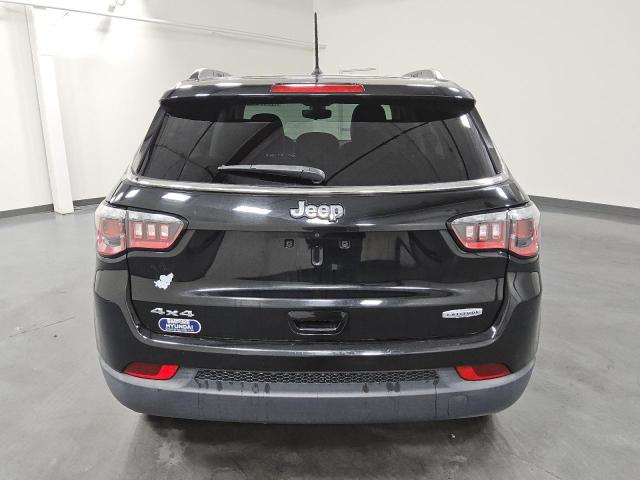 3C4NJDBB4JT239323 - 2018 JEEP COMPASS LATITUDE შავი ფოტო 6