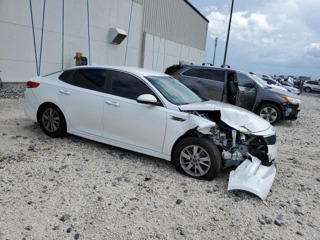 5XXGT4L33JG198530 - 2018 KIA OPTIMA LX თეთრი ფოტო 4