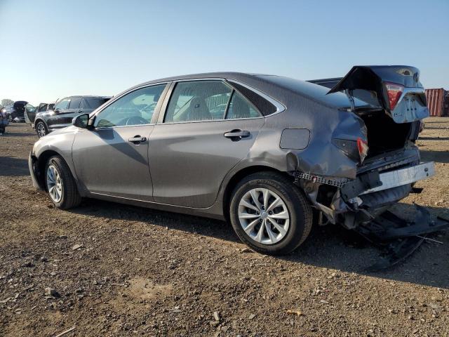 4T1BF1FK3HU378125 - 2017 TOYOTA CAMRY LE Grau Foto 2