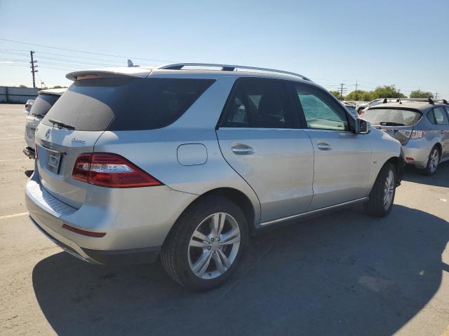 4JGDA5HBXCA004102 - 2012 MERCEDES-BENZ ML 350 4MATIC SILVER photo 3