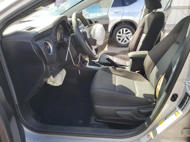 2T1BURHE7JC060611 - 2018 TOYOTA COROLLA L ნაცრისფერი ფოტო 7