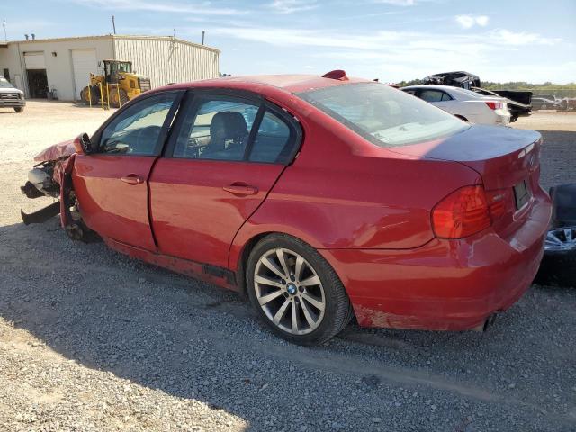 WBAPH7C55BE677720 - 2011 BMW 328 I RED photo 2