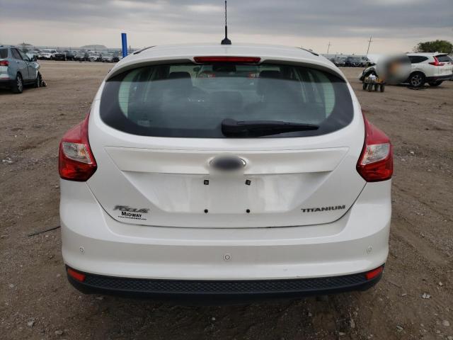 1FAHP3N25CL261689 - 2012 FORD FOCUS TITANIUM WHITE photo 6