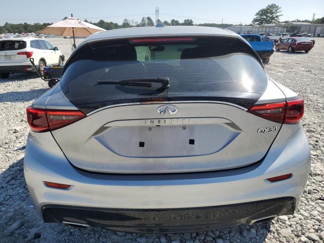 SJKCH5CP0JA057173 - 2018 INFINITI QX30 BASE فضي صورة 6