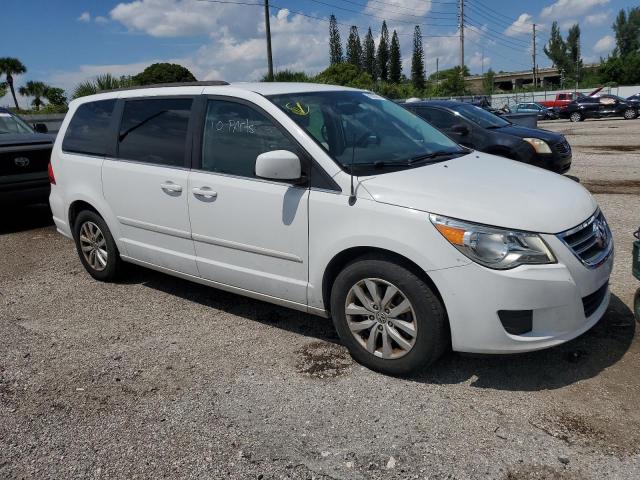 2C4RVABG1DR724980 - 2013 VOLKSWAGEN ROUTAN SE WHITE photo 4