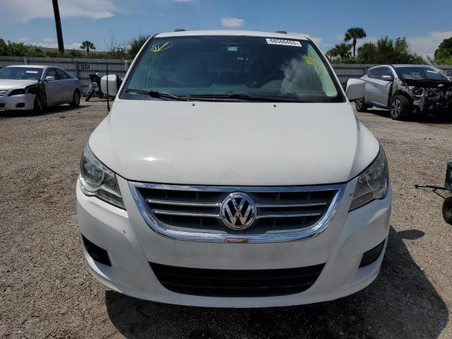 2C4RVABG1DR724980 - 2013 VOLKSWAGEN ROUTAN SE WHITE photo 5