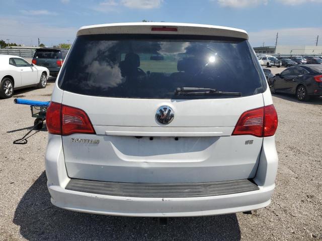 2C4RVABG1DR724980 - 2013 VOLKSWAGEN ROUTAN SE WHITE photo 6