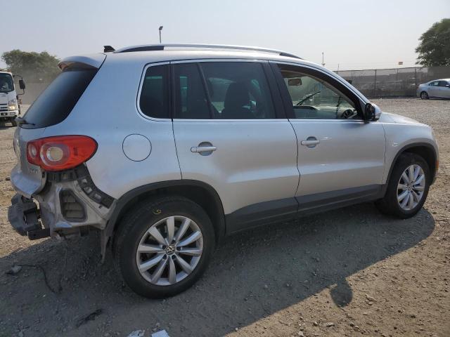 WVGAV7AX3BW536396 - 2011 VOLKSWAGEN TIGUAN S SILVER photo 3