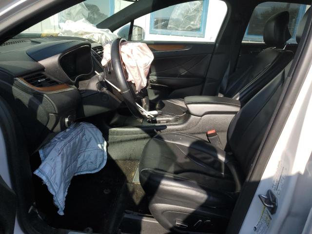 5LMCJ3D91HUL14368 - 2017 LINCOLN MKC RESERVE Biały zdjęcie 7