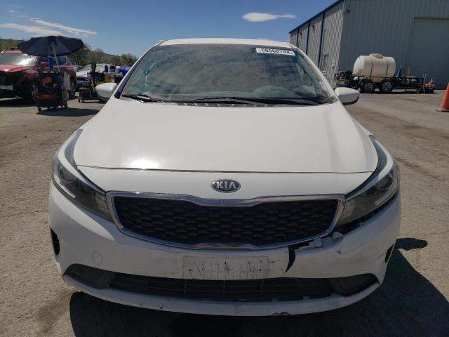 3KPFK4A7XHE133326 - 2017 KIA FORTE LX WHITE photo 5