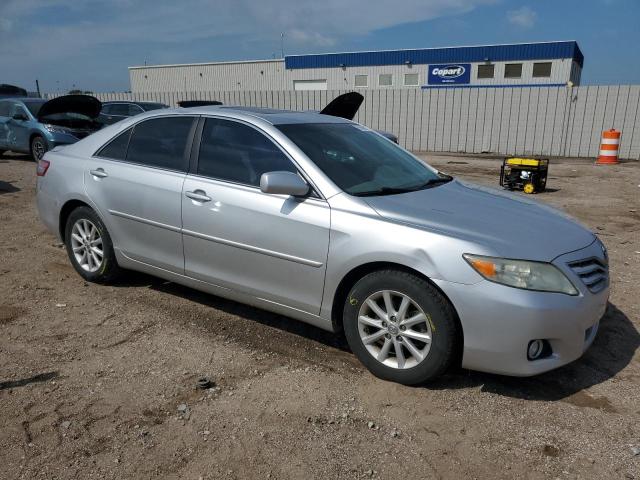 4T4BF3EK8BR098324 - 2011 TOYOTA CAMRY BASE Gümüş foto 4