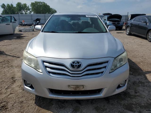 4T4BF3EK8BR098324 - 2011 TOYOTA CAMRY BASE Gümüş foto 5
