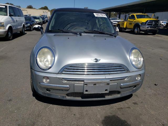 WMWRC33484TC49911 - 2004 MINI COOPER SILVER photo 5