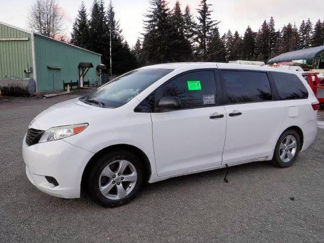 5TDZK3DC2FS629479 - 2015 TOYOTA SIENNA WHITE photo 2