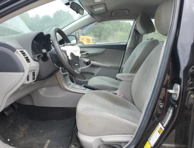 2T1BU4EE5DC946986 - 2013 TOYOTA COROLLA BASE Schwarz Foto 7