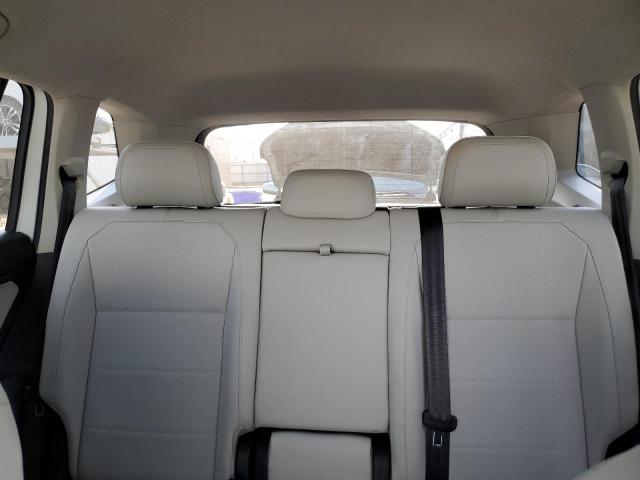 3VV2B7AX8JM037868 - 2018 VOLKSWAGEN TIGUAN SE Blanco foto 10