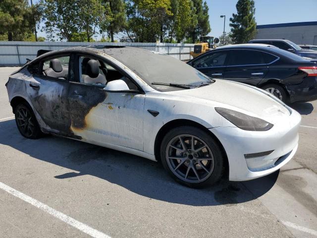 5YJ3E1EA8PF517449 - 2023 TESLA MODEL 3 WHITE photo 4