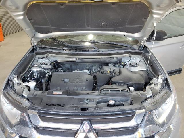 JA4AZ3A36JZ035511 - 2018 MITSUBISHI OUTLANDER SE ვერცხლისფერი ფოტო 12