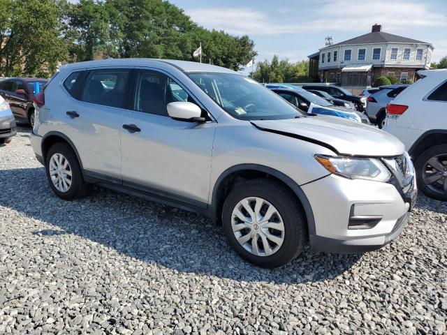 KNMAT2MV3JP571908 - 2018 NISSAN ROGUE S ვერცხლისფერი ფოტო 4