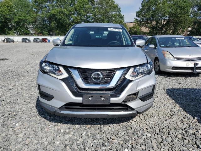 KNMAT2MV3JP571908 - 2018 NISSAN ROGUE S ვერცხლისფერი ფოტო 5