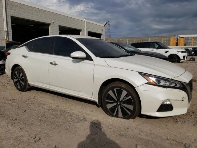 1N4BL4DW5MN386063 - 2021 NISSAN ALTIMA SV WHITE photo 4