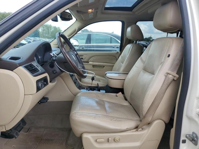 1GYUKBEF4AR121691 - 2010 CADILLAC ESCALADE LUXURY Белый фото 7