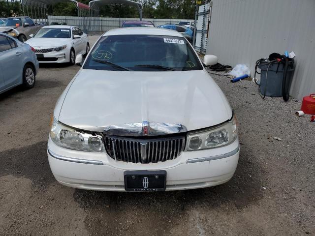 1LNHM82W11Y719635 - 2001 LINCOLN TOWN CAR SIGNATURE WHITE photo 5