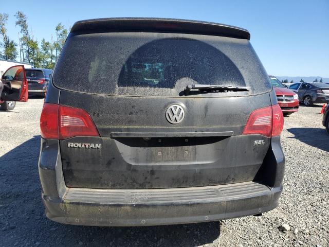2V4RW6DX1AR296160 - 2010 VOLKSWAGEN ROUTAN SEL Черный фото 6