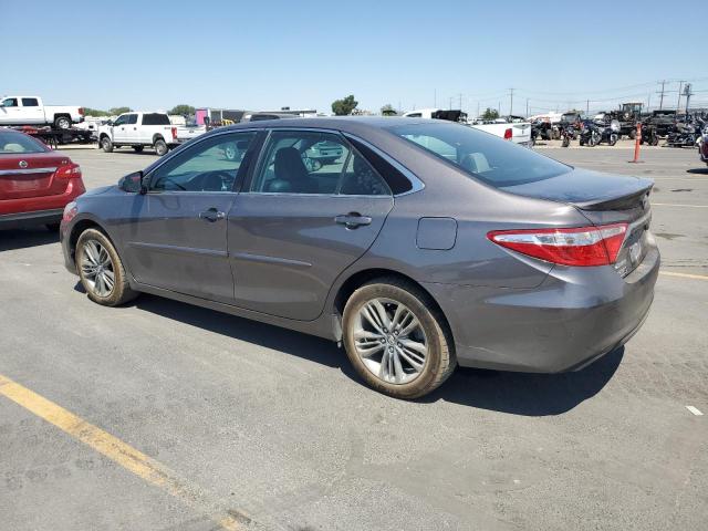 4T1BF1FK5GU253867 - 2016 TOYOTA CAMRY LE 灰色 照片 2