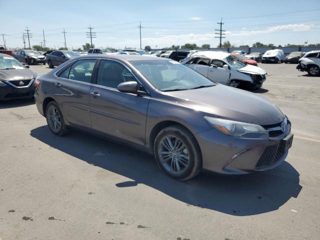 4T1BF1FK5GU253867 - 2016 TOYOTA CAMRY LE 灰色 照片 4