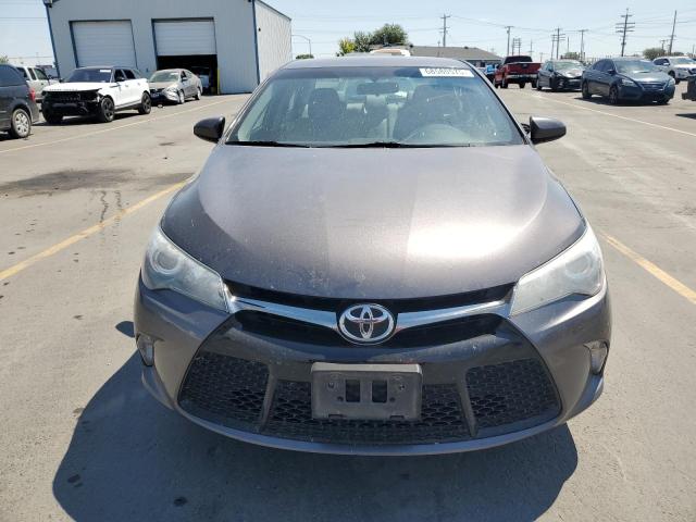 4T1BF1FK5GU253867 - 2016 TOYOTA CAMRY LE 灰色 照片 5