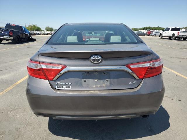 4T1BF1FK5GU253867 - 2016 TOYOTA CAMRY LE 灰色 照片 6