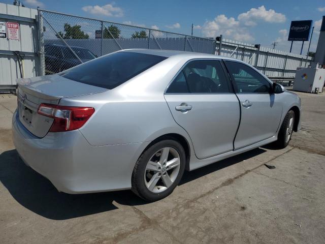 4T1BF1FK1DU281869 - 2013 TOYOTA CAMRY L Srebrny zdjęcie 3