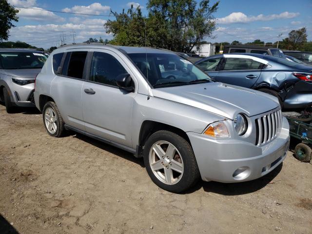 1J8FF47WX7D122516 - 2007 JEEP COMPASS SILVER photo 4