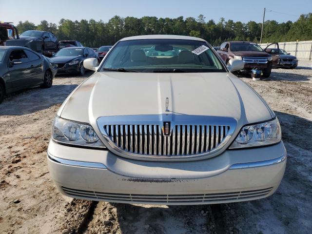 1LNHM81W64Y677890 - 2004 LINCOLN TOWN CAR EXECUTIVE WHITE photo 5