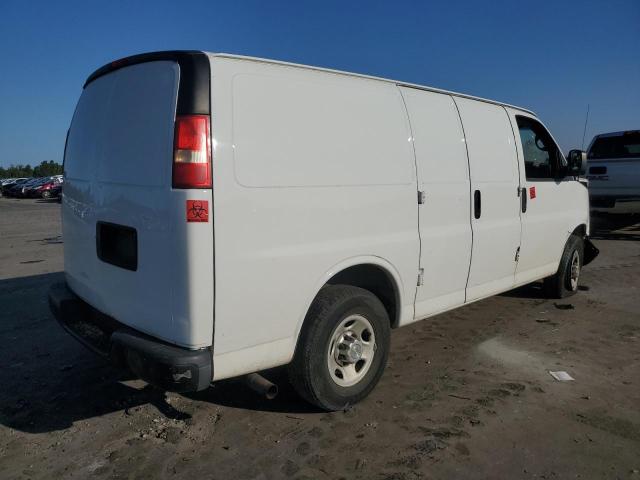 1GCWGFCA2C1142748 - 2012 CHEVROLET EXPRESS G2 WHITE photo 3