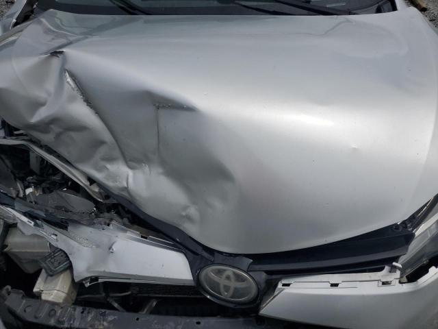 5YFBURHE4JP833082 - 2018 TOYOTA COROLLA L SILVER photo 11