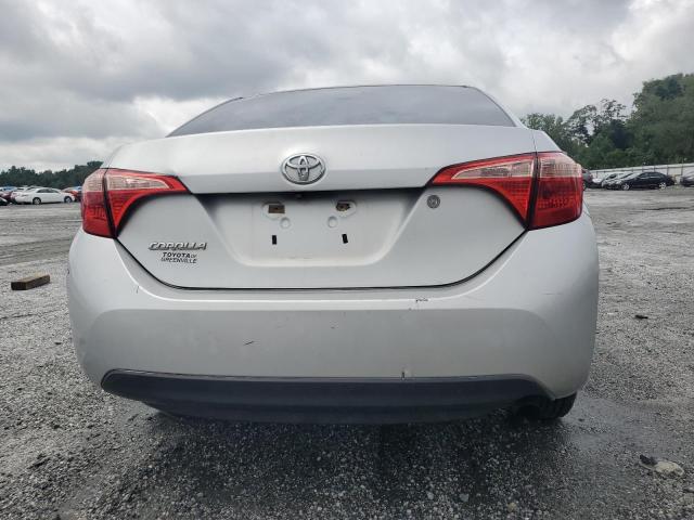 5YFBURHE4JP833082 - 2018 TOYOTA COROLLA L SILVER photo 6