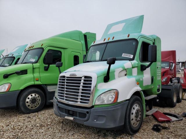 1FUJGBD9XFLGR9533 - 2015 FREIGHTLINER CASCADIA 1 GREEN photo 2