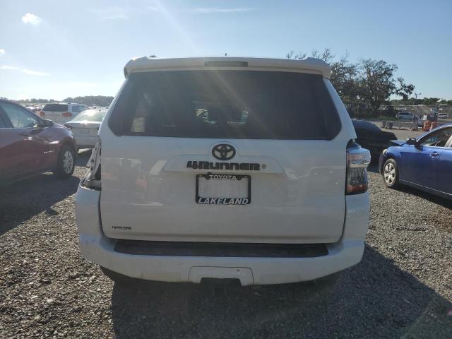 JTEZU5JR3K5209580 - 2019 TOYOTA 4RUNNER SR5 أبيض صورة 6