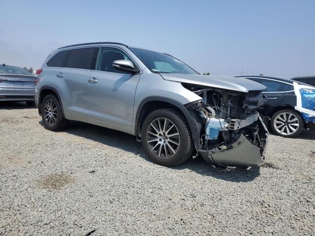 5TDJZRFH0JS541219 - 2018 TOYOTA HIGHLANDER SE فضي صورة 4
