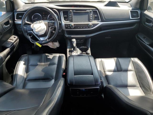 5TDJZRFH0JS541219 - 2018 TOYOTA HIGHLANDER SE فضي صورة 8